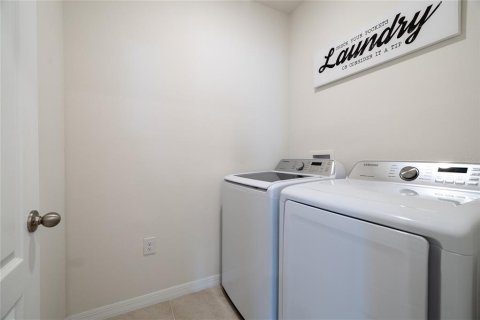 House in New Smyrna Beach, Florida 4 bedrooms, 172.33 sq.m. № 1734333 - photo 24