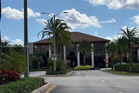 Condominio en alquiler en Pembroke Pines, Florida, 2 dormitorios, 112.13 m2 № 1952033 - foto 28