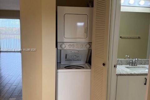 Condominio en alquiler en Pembroke Pines, Florida, 2 dormitorios, 112.13 m2 № 1952033 - foto 21