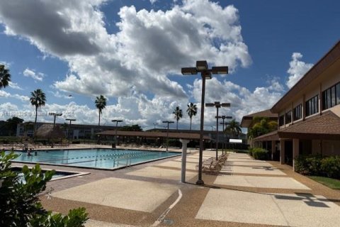 Condominio en alquiler en Pembroke Pines, Florida, 2 dormitorios, 112.13 m2 № 1952033 - foto 26