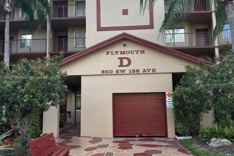 Condominio en alquiler en Pembroke Pines, Florida, 2 dormitorios, 112.13 m2 № 1952033 - foto 1