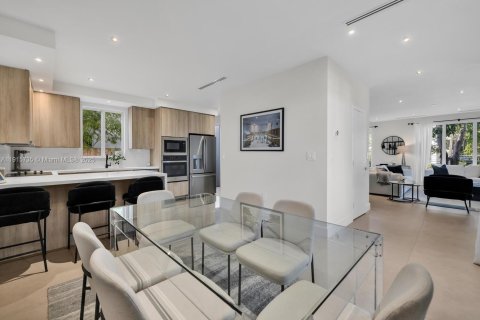 Touwnhouse à vendre à Miami, Floride: 3 chambres, 184.04 m2 № 1970757 - photo 30