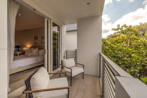 Touwnhouse à vendre à Miami, Floride: 3 chambres, 184.04 m2 № 1970757 - photo 10