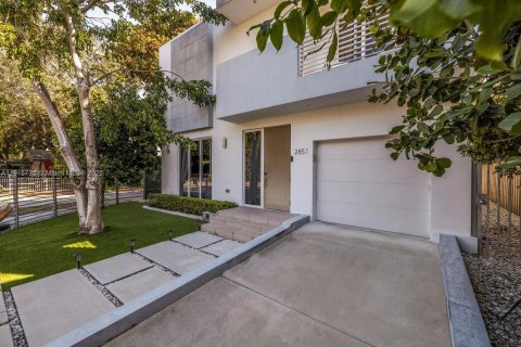 Touwnhouse à vendre à Miami, Floride: 3 chambres, 184.04 m2 № 1970757 - photo 1