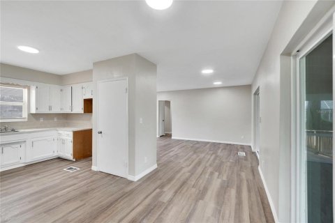 Casa en venta en Winter Haven, Florida, 3 dormitorios, 123.56 m2 № 1597128 - foto 12
