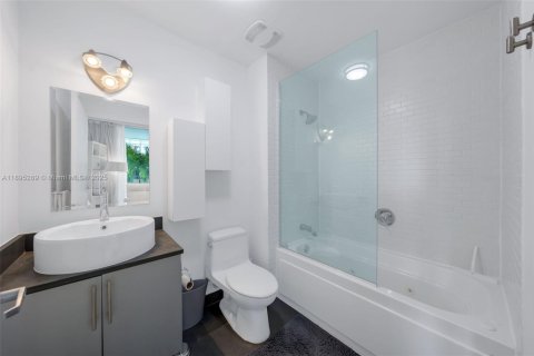 Copropriété à louer à Miami Beach, Floride: 2 chambres, 92.44 m2 № 1948276 - photo 9