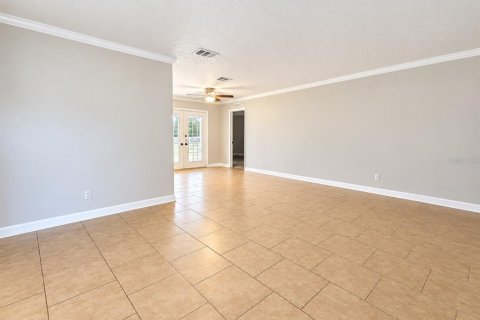 Villa ou maison à louer à Apollo Beach, Floride: 3 chambres, 196.77 m2 № 2413957 - photo 4