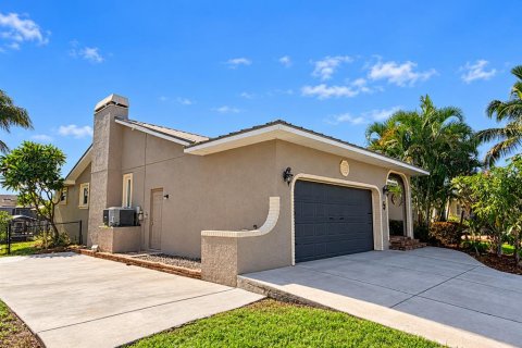 Villa ou maison à louer à Apollo Beach, Floride: 3 chambres, 196.77 m2 № 2413957 - photo 3