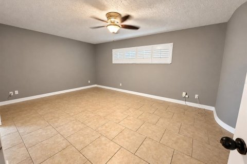 Villa ou maison à louer à Apollo Beach, Floride: 3 chambres, 196.77 m2 № 2413957 - photo 15