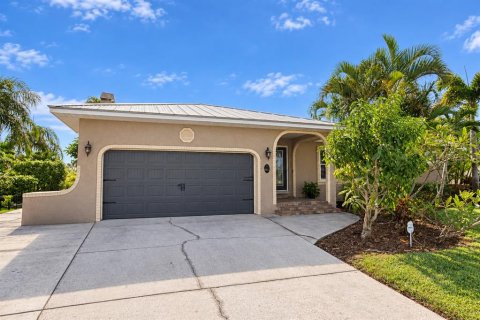 Villa ou maison à louer à Apollo Beach, Floride: 3 chambres, 196.77 m2 № 2413957 - photo 2