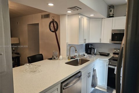 Copropriété à vendre à Pompano Beach, Floride: 2 chambres, 102.19 m2 № 1834102 - photo 12