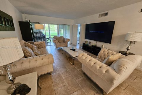 Copropriété à vendre à Pompano Beach, Floride: 2 chambres, 102.19 m2 № 1834102 - photo 3