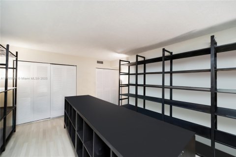 Condo in Hallandale Beach, Florida, 2 bedrooms  № 1454196 - photo 29