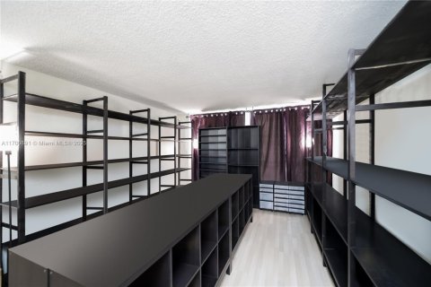 Condo in Hallandale Beach, Florida, 2 bedrooms  № 1454196 - photo 28