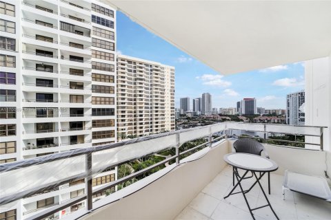 Condo in Hallandale Beach, Florida, 2 bedrooms  № 1454196 - photo 10