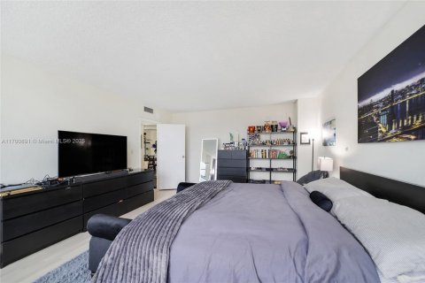 Condo in Hallandale Beach, Florida, 2 bedrooms  № 1454196 - photo 20