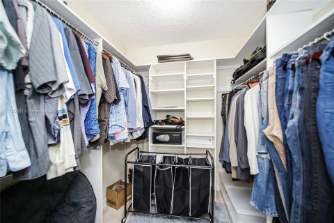 Condo in Hallandale Beach, Florida, 2 bedrooms  № 1454196 - photo 22