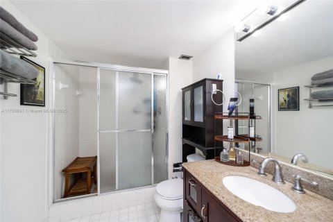 Condo in Hallandale Beach, Florida, 2 bedrooms  № 1454196 - photo 24