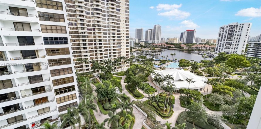 Condo in Hallandale Beach, Florida, 2 bedrooms  № 1454196