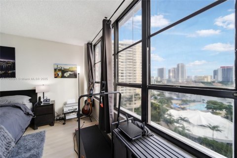 Condo in Hallandale Beach, Florida, 2 bedrooms  № 1454196 - photo 16