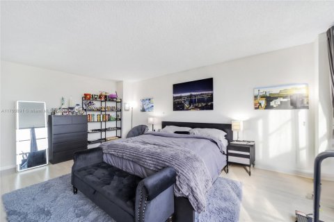 Condo in Hallandale Beach, Florida, 2 bedrooms  № 1454196 - photo 21