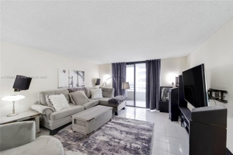 Condo in Hallandale Beach, Florida, 2 bedrooms  № 1454196 - photo 4