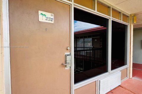 Condo in Davenport, Florida  № 1941785 - photo 1