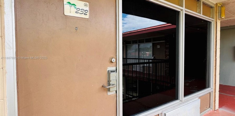 Studio in the Condo in Davenport, Florida  № 1941785