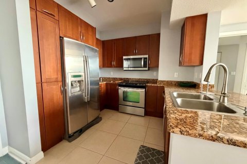 Condo in Boynton Beach, Florida, 2 bedrooms № 2392886 - photo 8