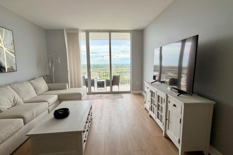 Condo in Boynton Beach, Florida, 2 bedrooms № 2392886 - photo 3