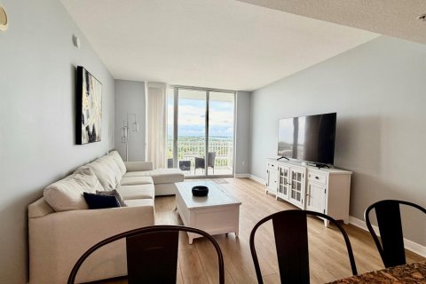 Condo in Boynton Beach, Florida, 2 bedrooms № 2392886 - photo 2