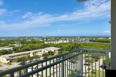 Condo in Boynton Beach, Florida, 2 bedrooms № 2392886 - photo 22