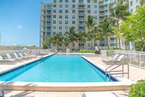 Condo in Boynton Beach, Florida, 2 bedrooms № 2392886 - photo 20