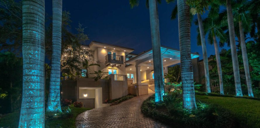 House in Coral Gables, Florida 6 bedrooms, 506.32 sq.m. № 882450