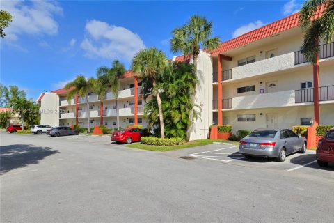 Condo in Pembroke Pines, Florida, 2 bedrooms  № 2076695