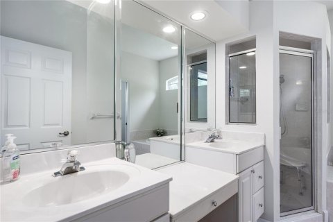 House in Lakewood Ranch, Florida 3 bedrooms, 171.96 sq.m. № 1912630 - photo 17