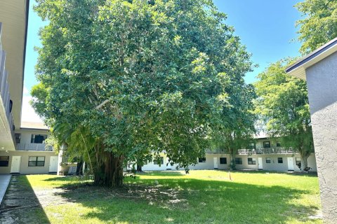 Condo in Cutler Bay, Florida, 2 bedrooms  № 2245090 - photo 14