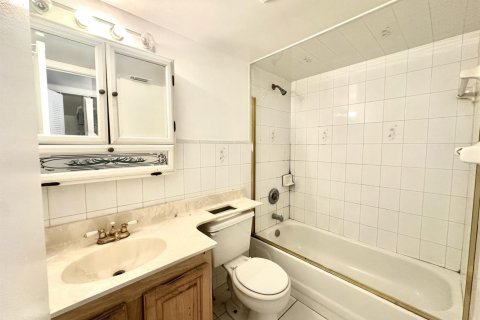 Condo in Cutler Bay, Florida, 2 bedrooms  № 2245090 - photo 12