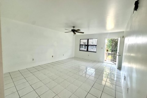 Condo in Cutler Bay, Florida, 2 bedrooms  № 2245090 - photo 3