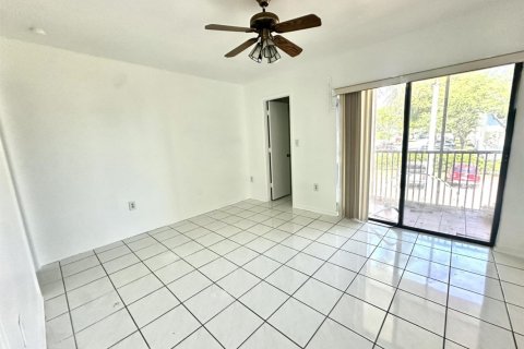 Condo in Cutler Bay, Florida, 2 bedrooms  № 2245090 - photo 6