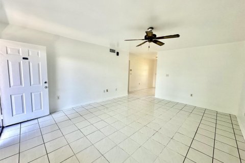 Condo in Cutler Bay, Florida, 2 bedrooms  № 2245090 - photo 2
