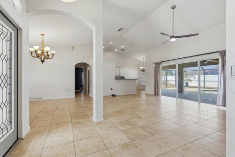 Casa en venta en Port Charlotte, Florida, 4 dormitorios, 185.15 m2 № 2384474 - foto 15