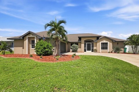 Casa en Port Charlotte, Florida 4 dormitorios, 185.15 m2 № 2384474