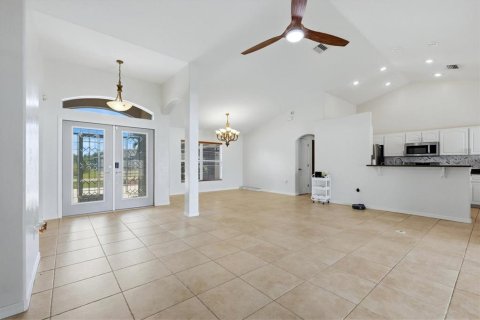 Casa en venta en Port Charlotte, Florida, 4 dormitorios, 185.15 m2 № 2384474 - foto 18
