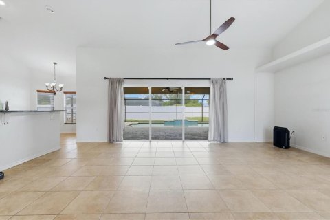 Casa en venta en Port Charlotte, Florida, 4 dormitorios, 185.15 m2 № 2384474 - foto 14