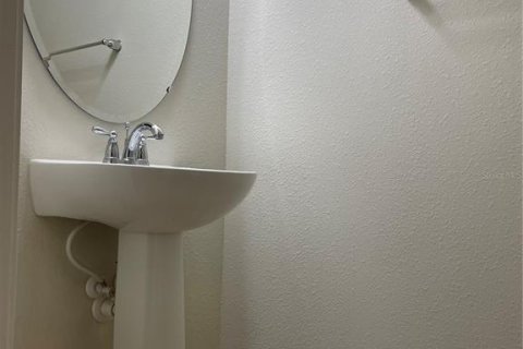 Townhouse in Tampa, Florida 2 bedrooms, 138.98 sq.m. № 1916083 - photo 10