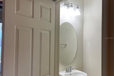 Townhouse in Tampa, Florida 2 bedrooms, 138.98 sq.m. № 1916083 - photo 9