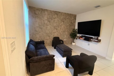 Villa ou maison à vendre à Miami, Floride: 3 chambres, 137.77 m2 № 1991724 - photo 2