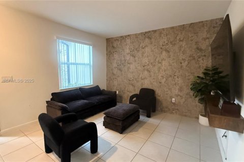 Villa ou maison à vendre à Miami, Floride: 3 chambres, 137.77 m2 № 1991724 - photo 18