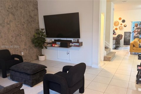 Villa ou maison à vendre à Miami, Floride: 3 chambres, 137.77 m2 № 1991724 - photo 1